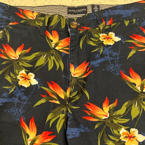 Like new DENIM & FLOWER Navy Tropical Floral Chino Shorts Size 30 - Picture 4 of 14